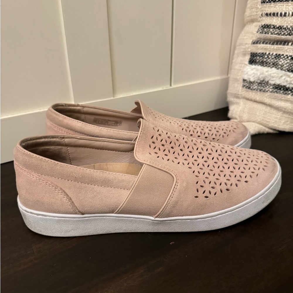 Vionic Kimmie pink suede flat slip on shoes - size 10